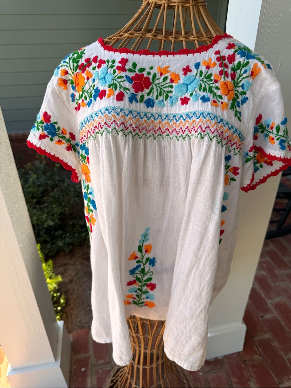 Siren White Embroidered Floral Boho Folk Tunic Blouse L